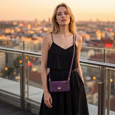 Etui téléphone Elégance Florale sangle ajustable permettant de porter l'ensemble en petit sac à main 