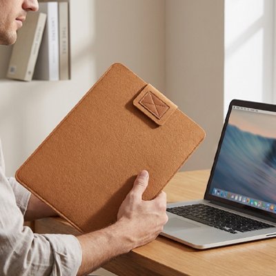 pochette ordinateur élégante en feutre, esthétique épurée 