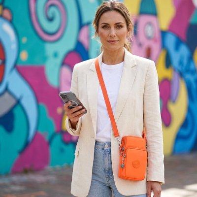 Pochette téléphone de couleur orange 