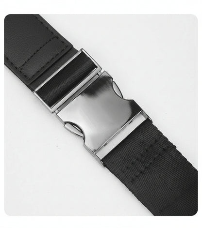 Détail de la boucle métallique du sac banane homme en cuir