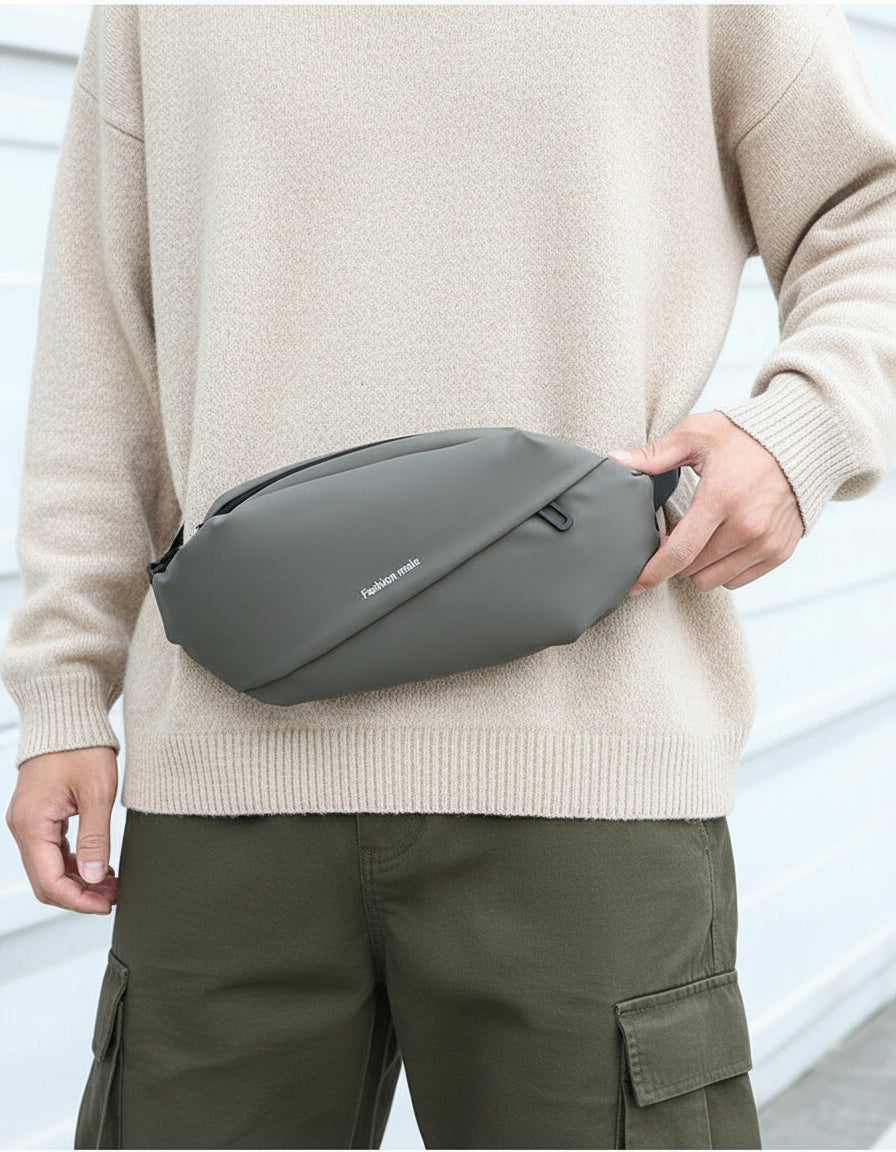 Sac banane homme porté à la taille