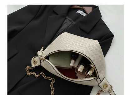 Intérieur spacieux du sac banane avec grande fermeture éclair

