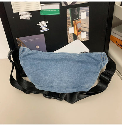 Vue arrière du sac banane denim avec sangle ajustable