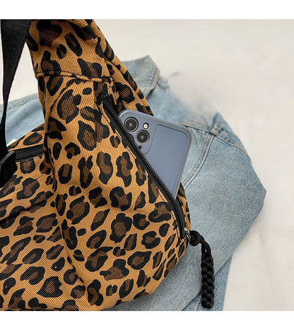Poche pratique du sac bandouliere femme léopard, détail fonctionnel