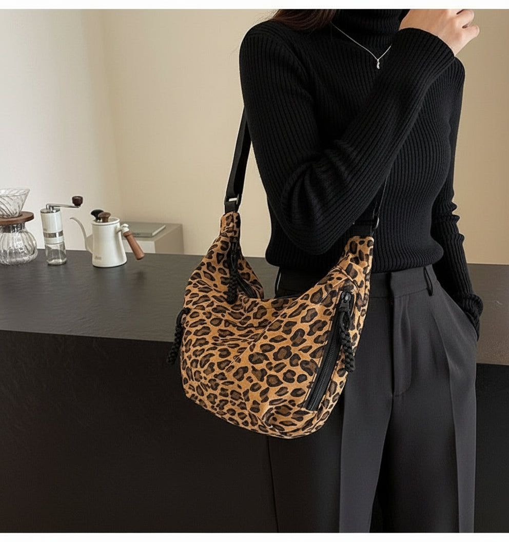 Sac bandouliere femme léopard porté épaule, vue portée