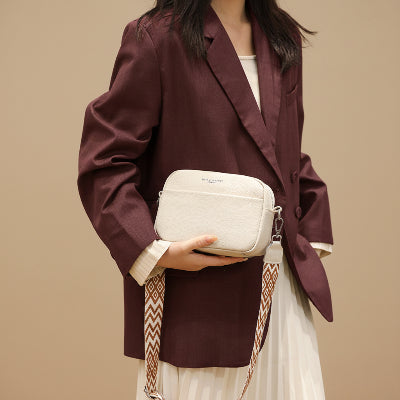 Sac en cuir en bandoulière Élégance Discrète, sobre